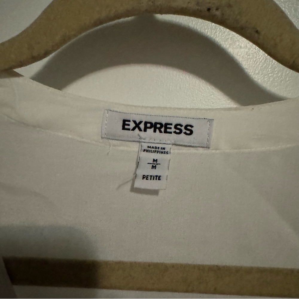 Express Front Pocket Blouse - Picture 4 of 5